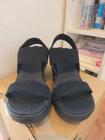 스케쳐스 여성용 샌들 블랙