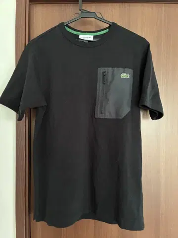 LACOSTE 지퍼 포켓 T셔츠 블랙