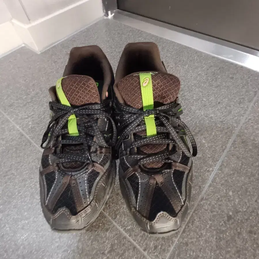 아식스X앤더슨벨  젤소노마15-50  블랙 그린