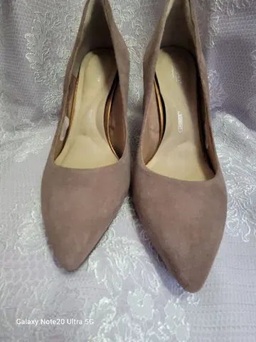 ROCKPORT 스웨이드 펌프스 베이지
