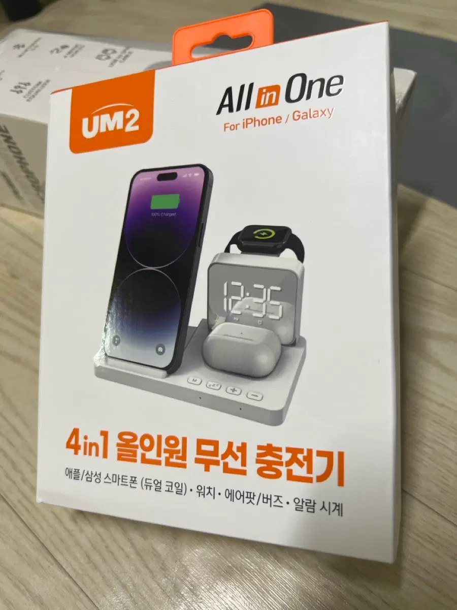 UM2 4in1 올인원 무선 충전기 화이트
