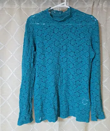 AMERI VINTAGE LACE COLORFUL CUT TOP
