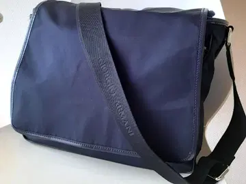 새상품급 아르마니 [ GIORGIO ARMANI ] 메신저 백 A4 대응