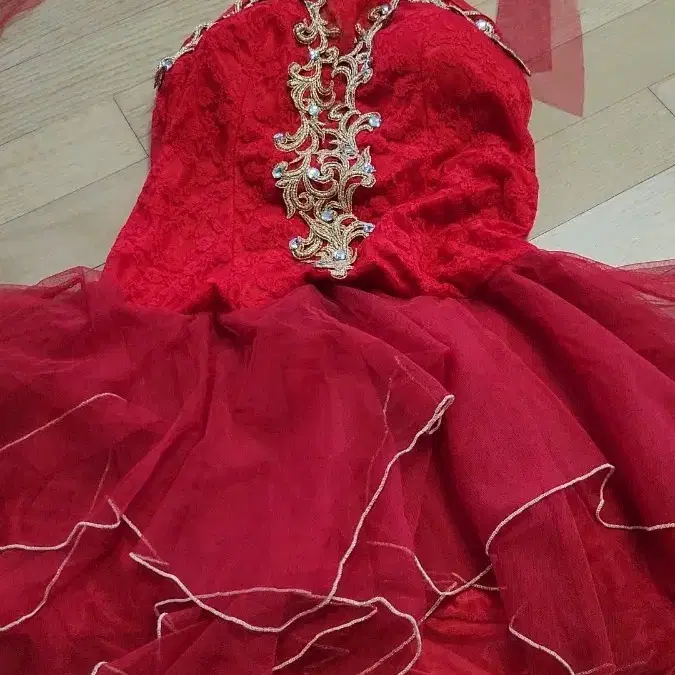 레드 댄스 공연복 드레스 77사이즈입니다