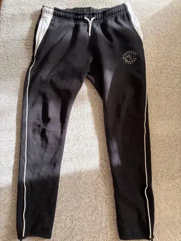 GYMSHARK 조거 팬츠 블랙 M 사이즈