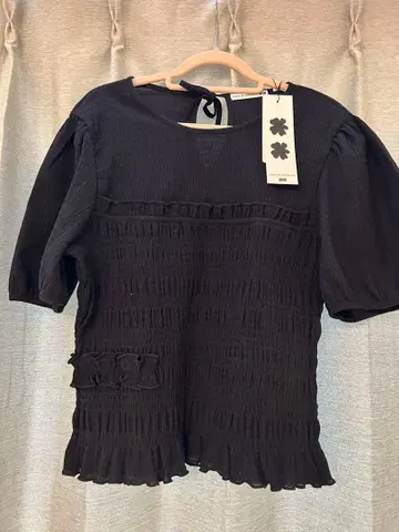 새상품 UNIQLO 세실리 반센 셔링 볼륨 슬리브 T L 사이즈