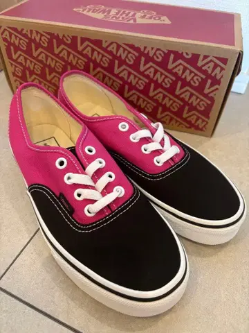 새상품 VANS 오센틱 스니커즈 사이즈 24