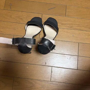 ZARA 앵클 스트랩 샌들 블랙