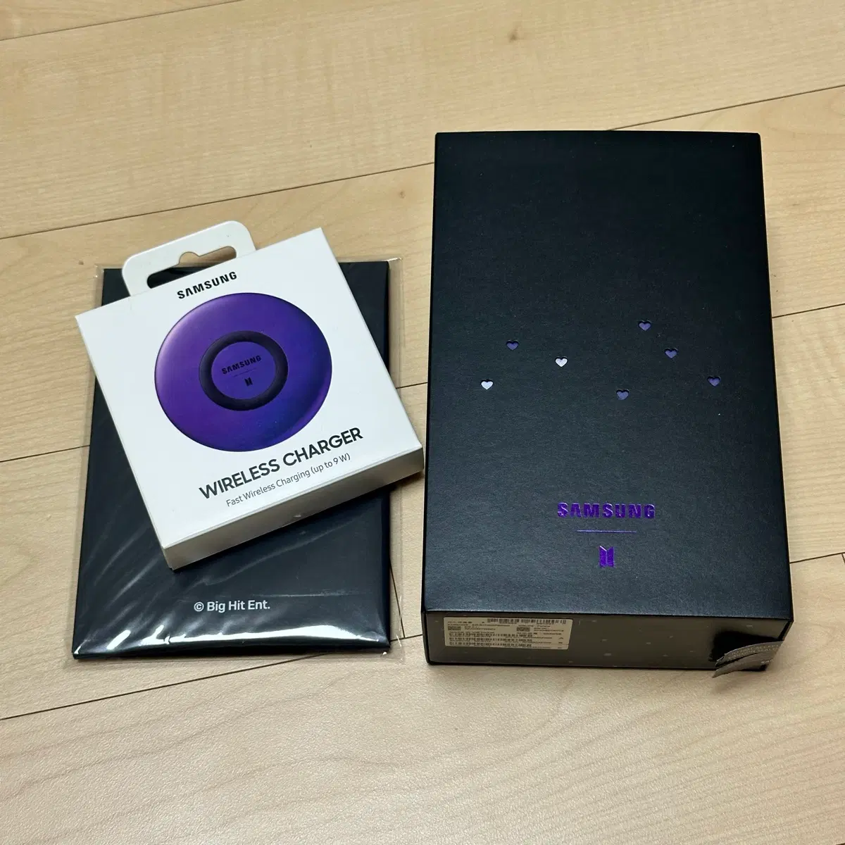 방탄소년단 버즈 및 무선 충전기
