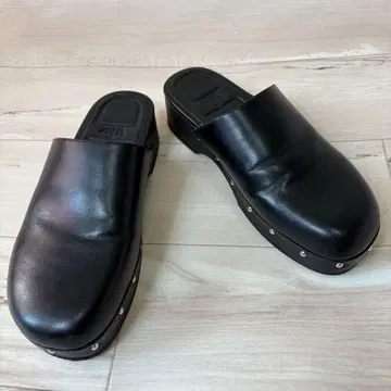 [ ZARA ] 자라 클로그 샌들 스터드 장식 블랙 새상품급 39