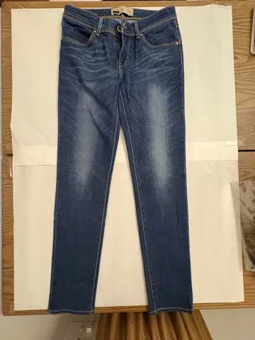 Levi's REVEL Demi Curve Skinny 25