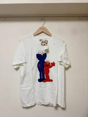 유니클로 KAWS 세서미 스트릿 엘모 BFF 티셔츠 TEE