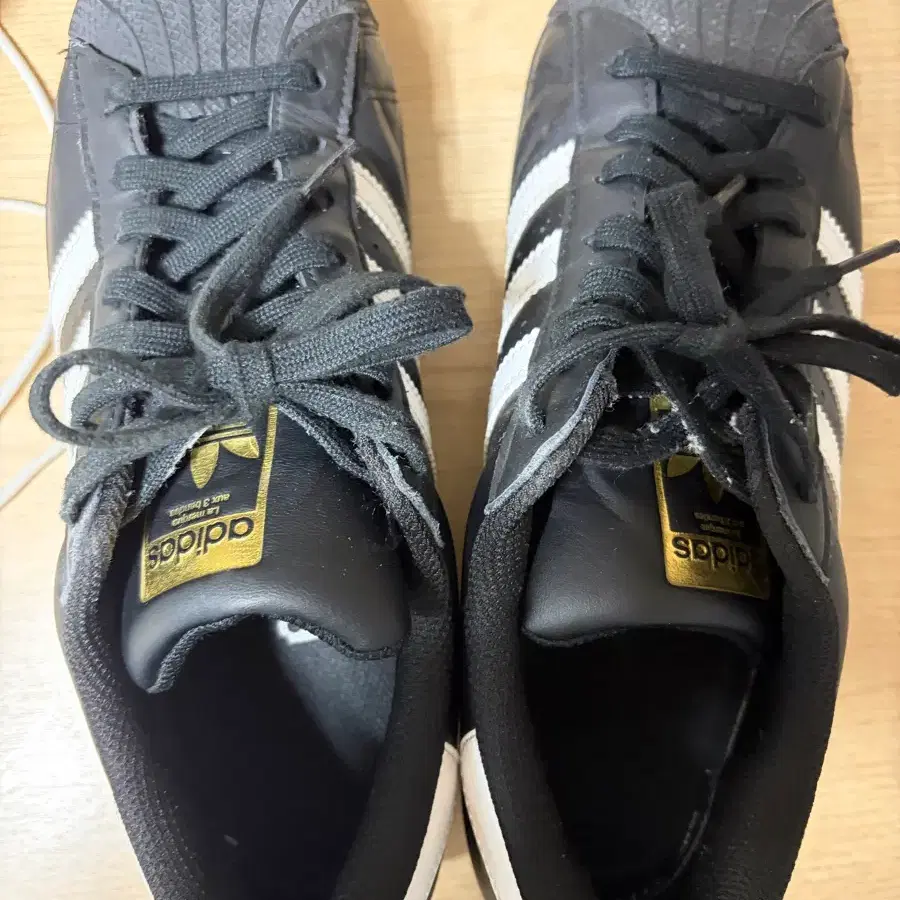 아디다스 슈퍼스타 검흰 275