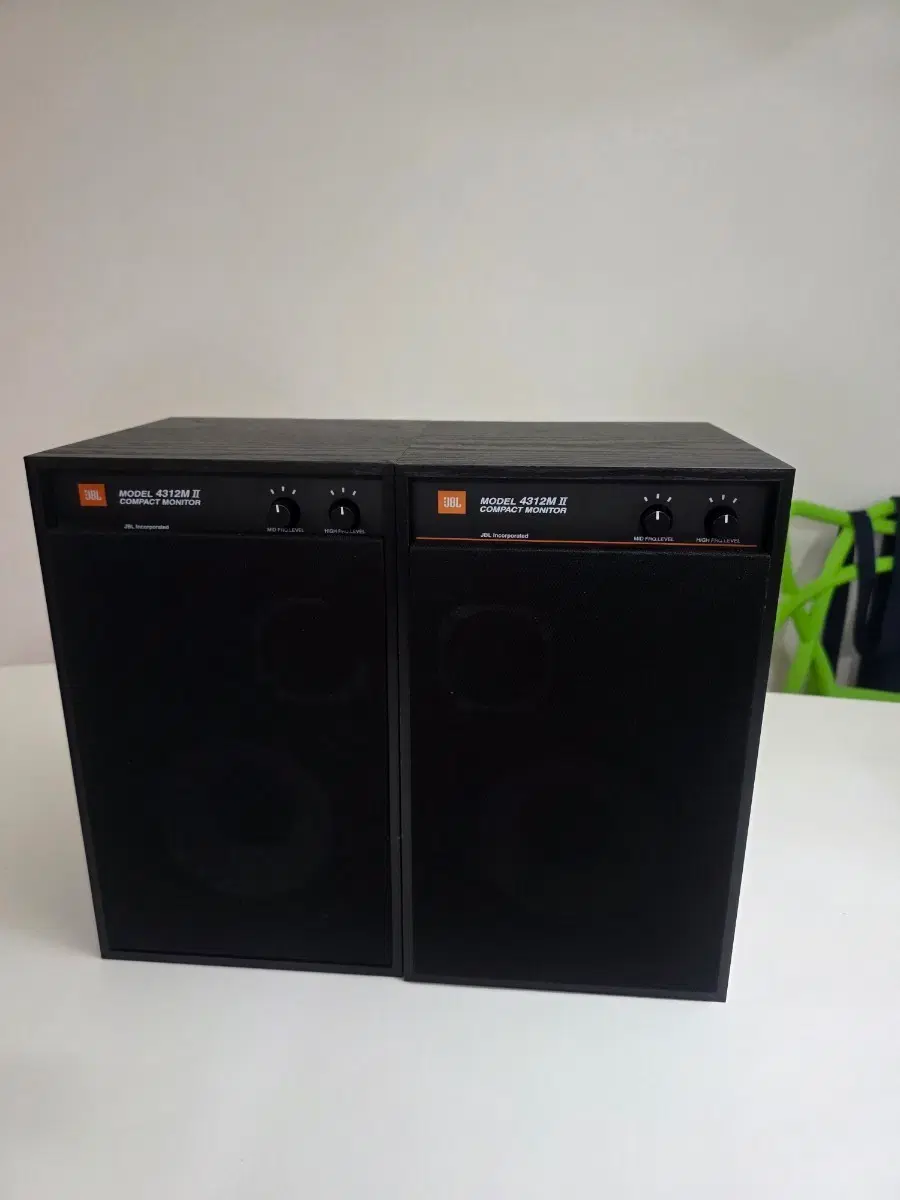 JBL 4312M II 컴팩트 모니터 스피커