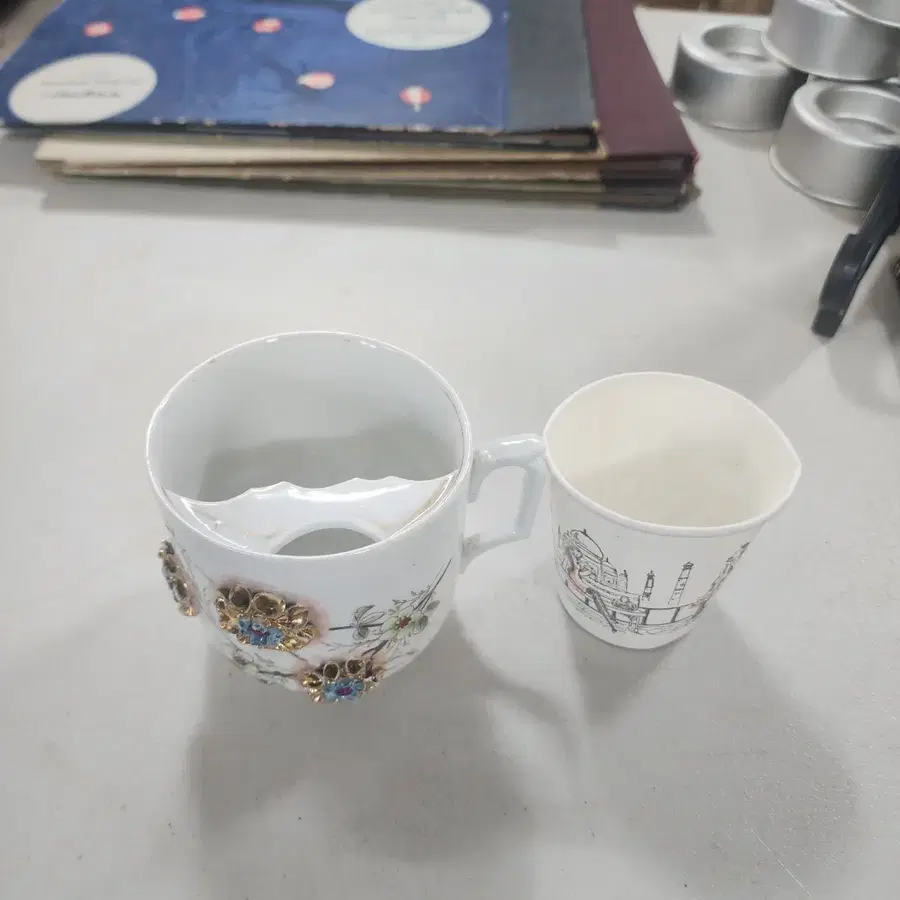 유럽에서온 옛날 잔지름8.7cm 높이8.3cm