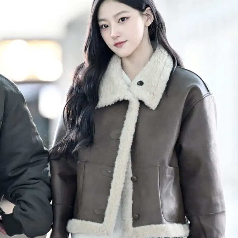 베이델리 리버시블 무스탕 브라운 키오프 하늘템