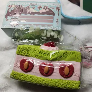 momo 스퀴즈 샌드위치 케이크