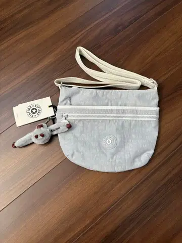 Kipling 숄더백 실버 그레이 고릴라 참 포함
