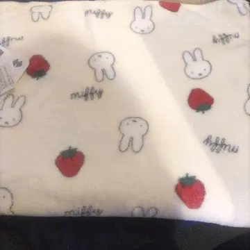 미피 miffy 담요 딸기 무늬