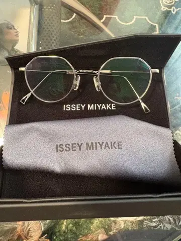 ISSEY MIYAKE 금자안경 무테 실버