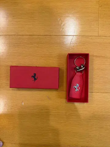 페라리 키링 레드 가죽 실버