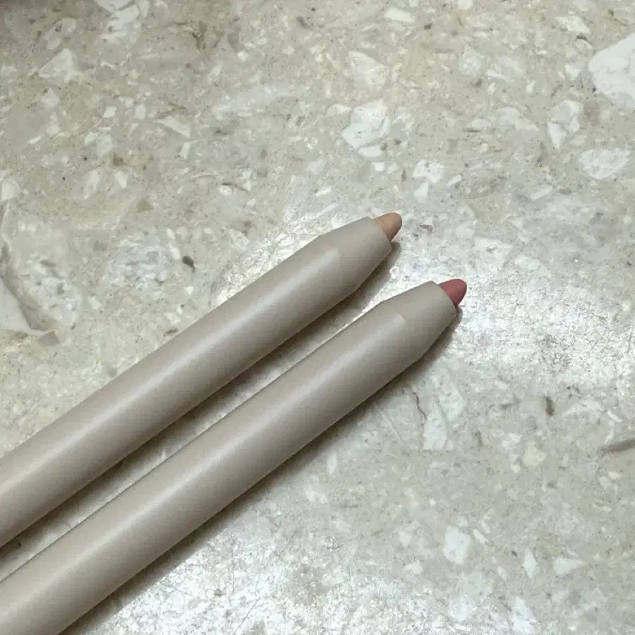 하트퍼센트 도트 온 무드 젤 아이라이너 펜슬 라이트베이지, 마일드살몬