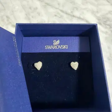 SWAROVSKI 하트 파베 귀걸이