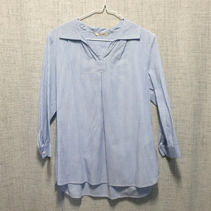 BCBG 여성 스프라이트 허리끈 오픈카라 블라우스 85