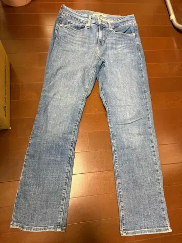 리바이스 (Levi's) 여성용 청바지 [CLASSIC STRAIGHT