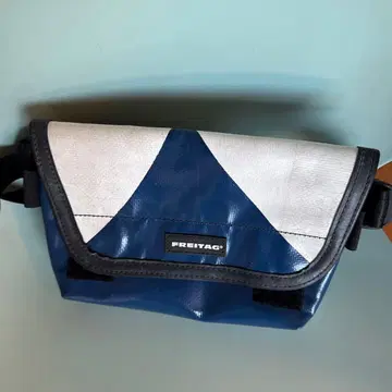 FREITAG 메신저 백 네이비 화이트