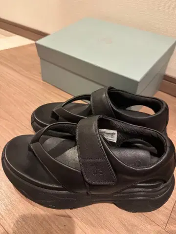 OAO NODE black 샌들 새상품급 25cm 발수 가공, 박스 포함