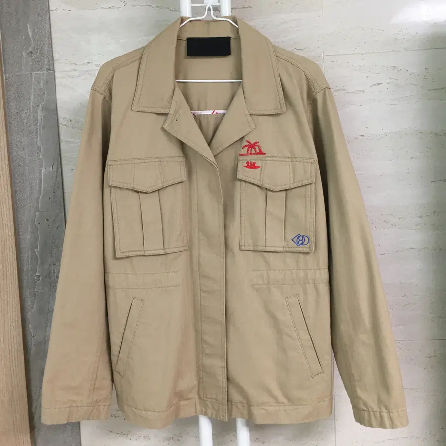 럭키슈에뜨 레터링 야상 자켓 55
