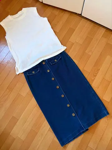 오프온 프론트 버튼 데님 스커트