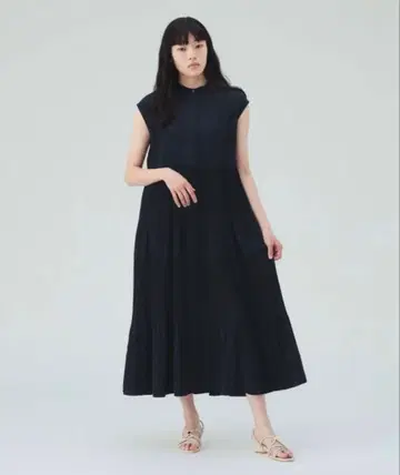 BEAMS HEART 슬리브리스 플리츠 롱 원피스