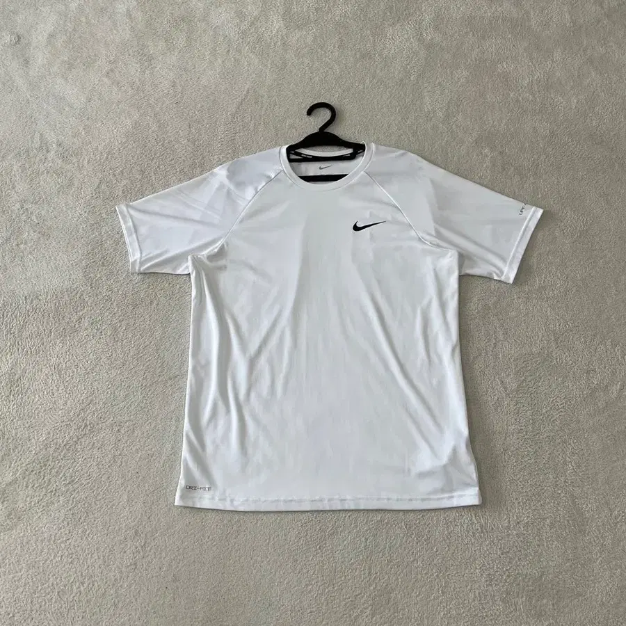L 나이키 신형 드라이핏 스윔 반팔티 100