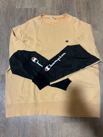 Champion 크루넥 맨투맨 베이지 블랙
