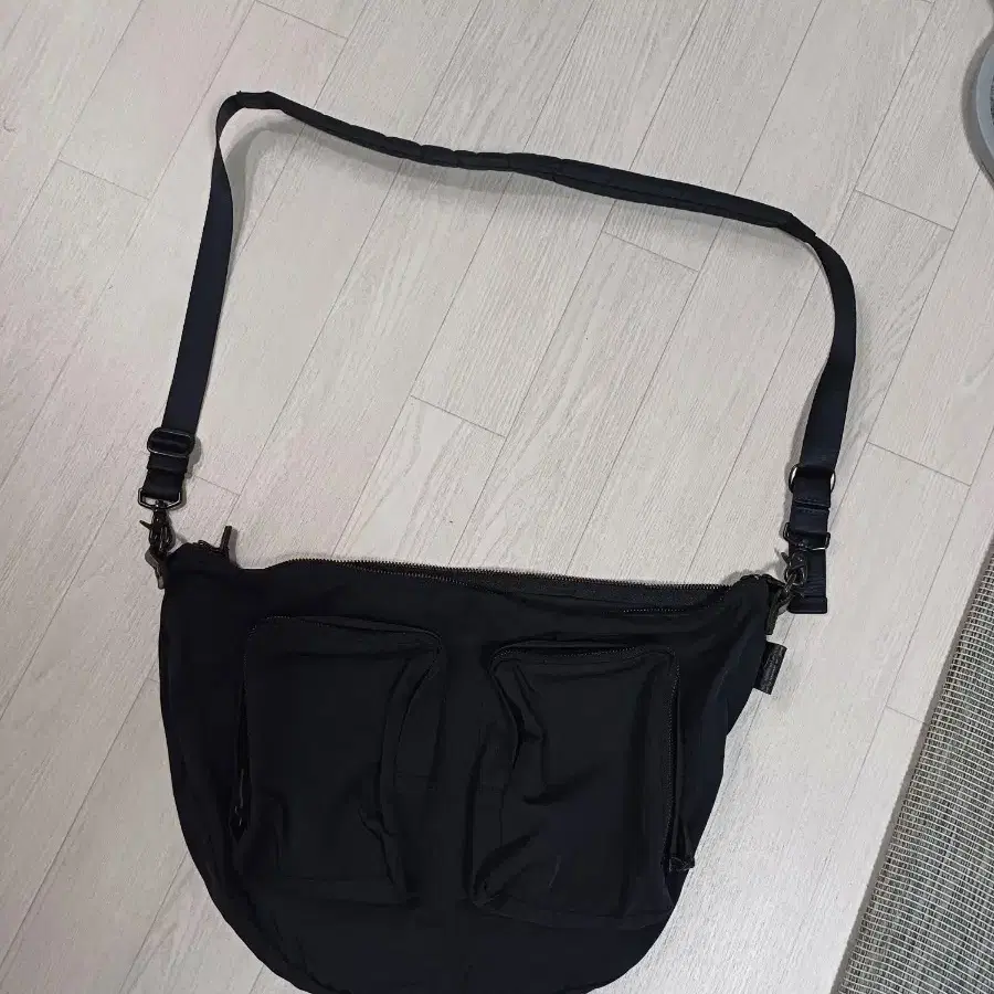 아미아칼바 바디백