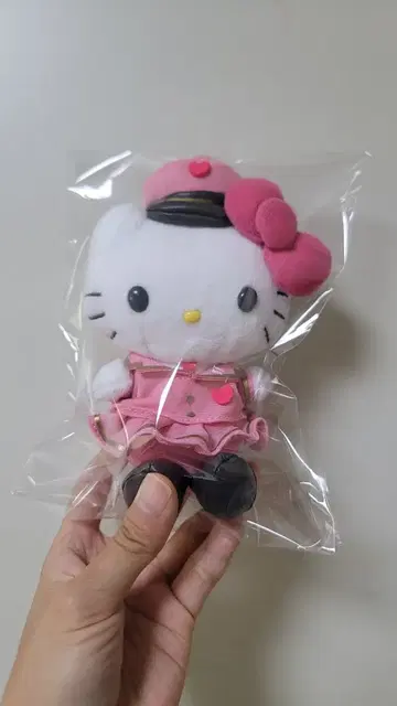 헬로키티 역무원 키링 도쿄역 한정