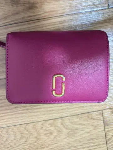 MARC JACOBS 이단 접이식 지갑 핑크