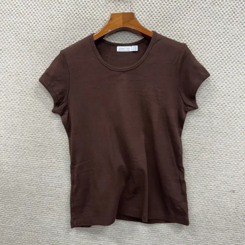 자라 ZARA 스판 반팔티 L D09082