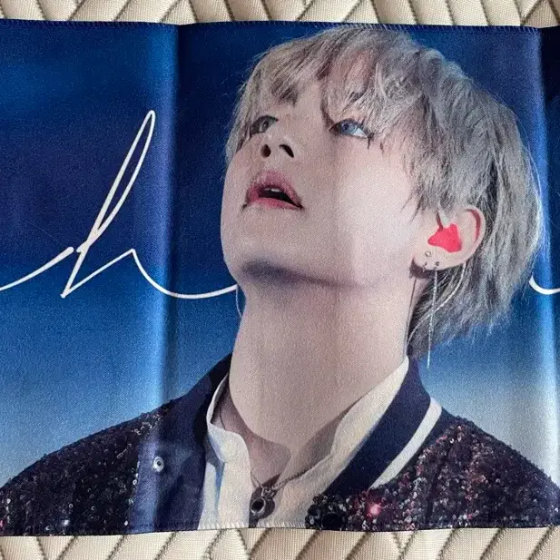 방탄소년단 뷔 V 반사슬로건 반슬