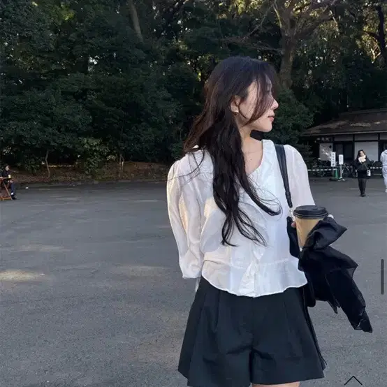 킨다베이지 테오 핀턱 숏슬렉스(새제품)