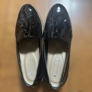 DIANA WELL FIT 태슬 로퍼 에나멜 블랙 23cm