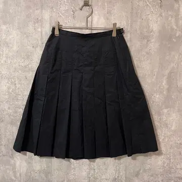 TRUSSARDI 플리츠 무릎 기장 스커트 심플 고급 얇은 소재