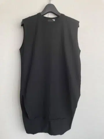 ATON AIR SPINNING ROUND HEM TANKTOP