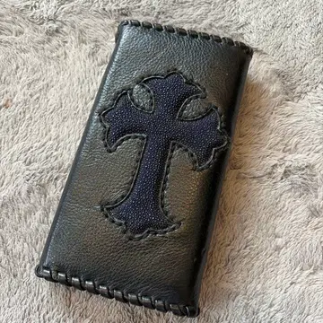 크로스 모티브 이단 접이식 지갑 가죽 블랙