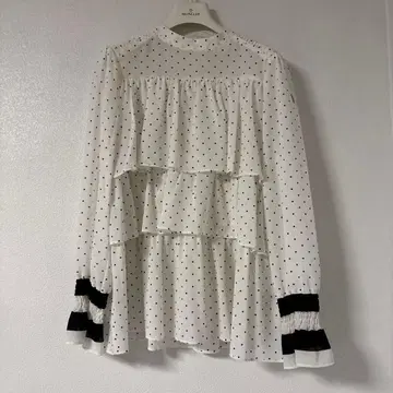 하자품 보더스 앳 발코니 도트 블라우스
