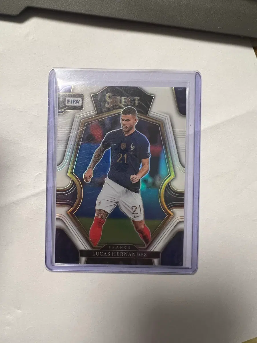 2022 FIFA SELECT 루카스 에르난데스 축구 카드