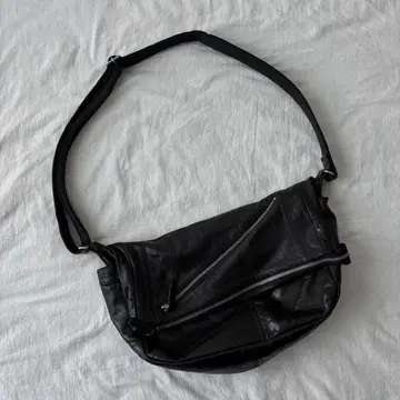 00s creed real leather shoulder bag