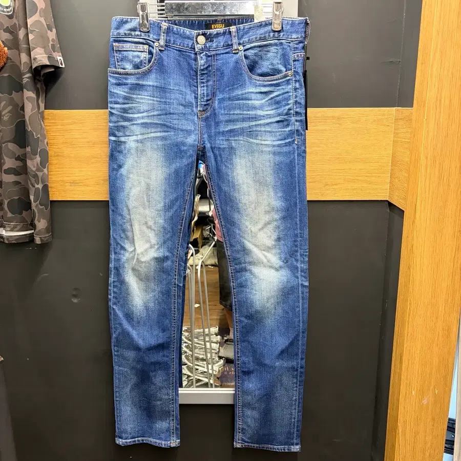 EVISU 빽 포켓 자수 데님 팬치
